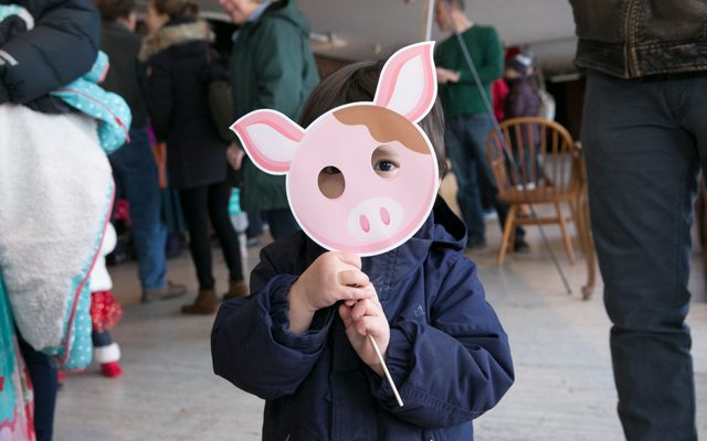 An audience member posing with a mask before the show. Photo: Evgenia Eliseeva.